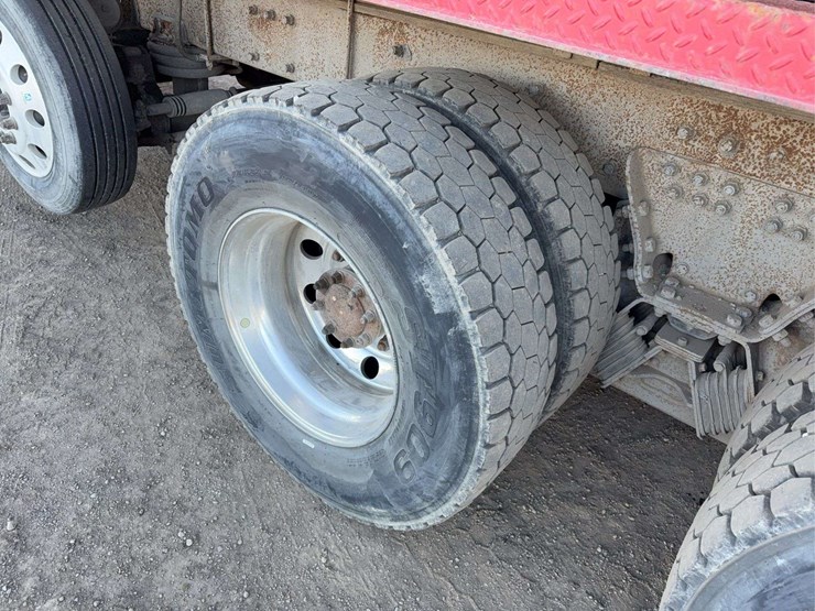 2004-peterbilt-357-image-8