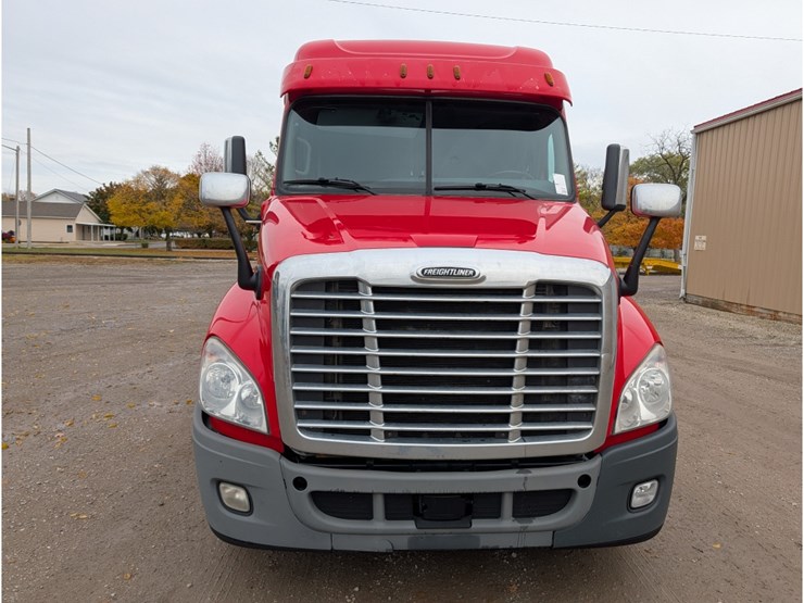 2019-freightliner-cascadia-125-image-2