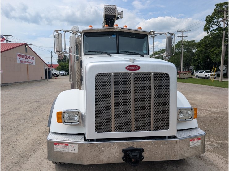 peterbilt-365-image-5