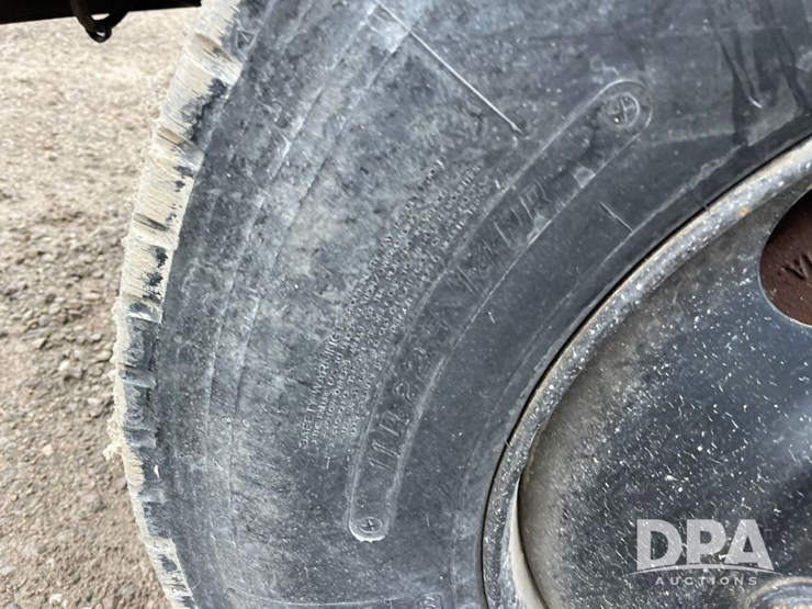 2001-peterbilt-330-image-15