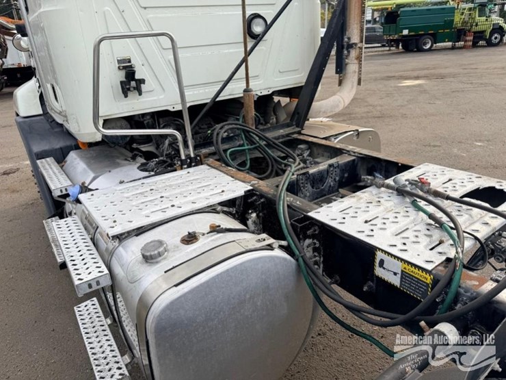 2015-mack-cxu613-truck,-vin-#-1m1aw02y7fm051566-image-7