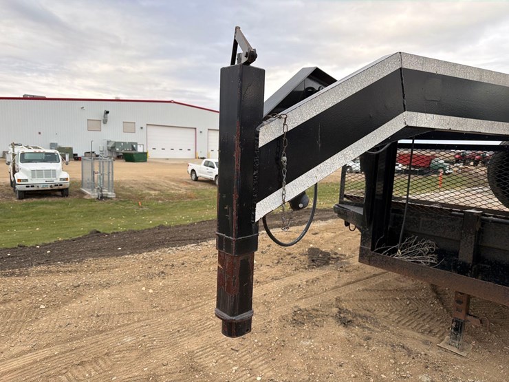 gooseneck-flatbed-trailer-image-8