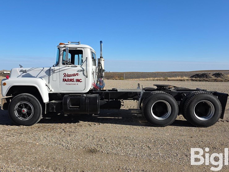 mack-r688st-image-8