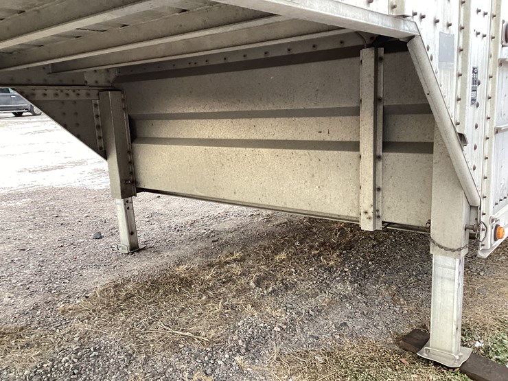 #4675-•-2014-merrit-cattle-trailer-image-5