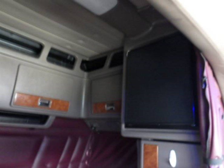 peterbilt-389-image-6