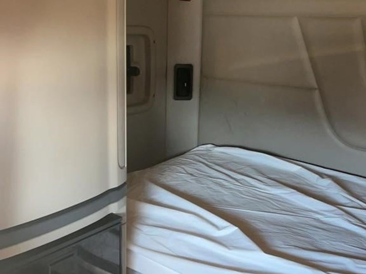 2019-peterbilt-567-image-20