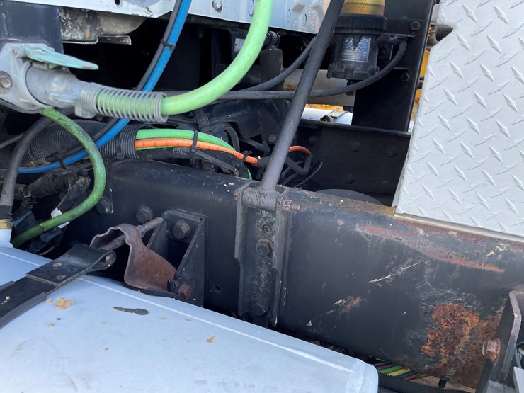 international-8600-image-19