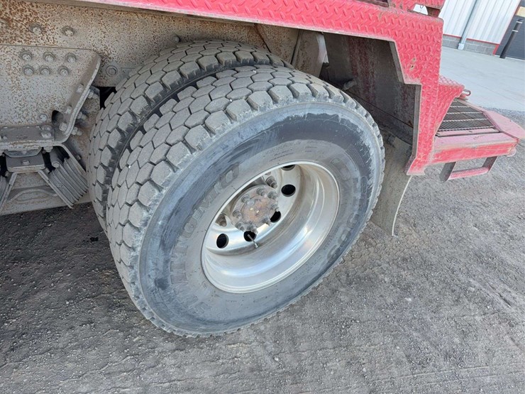 2004-peterbilt-357-image-6