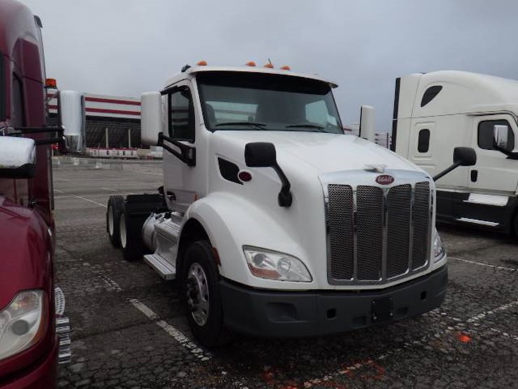 2019-peterbilt-579-image-3