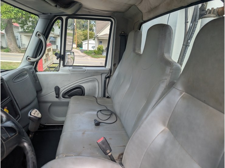 2005-international-durastar-4300-image-26