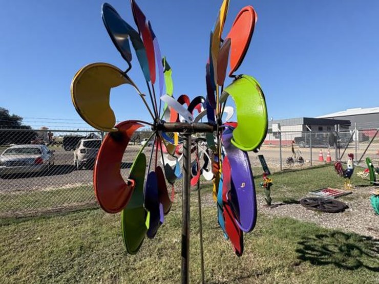 #93-•-metal-art--standing-whirlygig-image-2