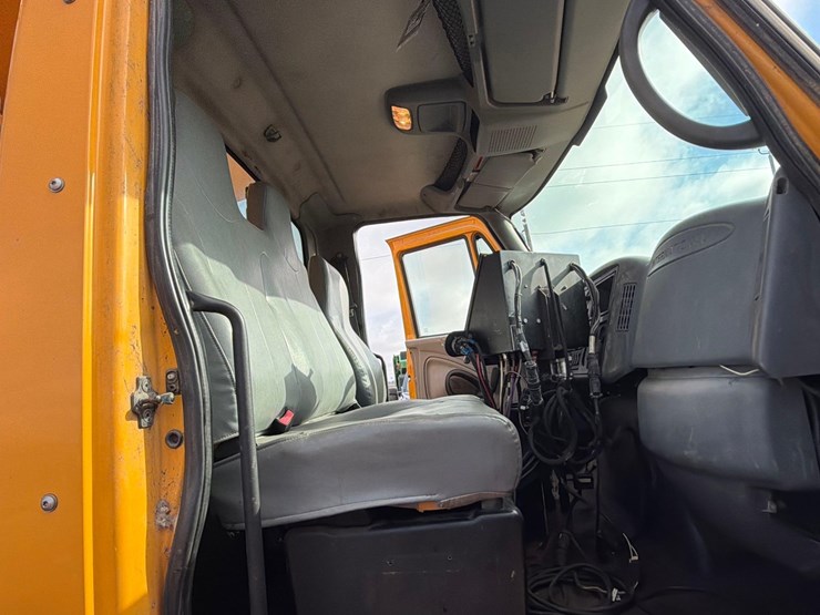 international-7400-image-39