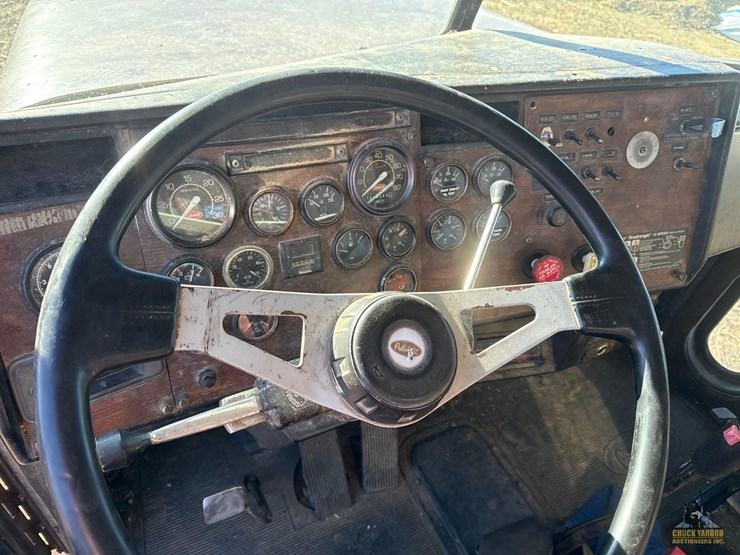 1988-peterbilt-377-image-17