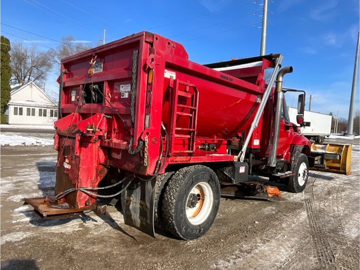 international-7400-image-11