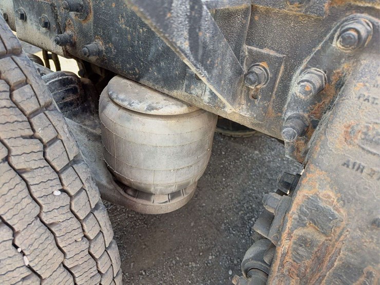 2003-peterbilt-379-image-21