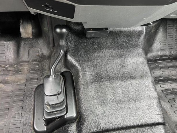 2015-ford-f550-xl-image-17