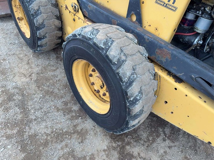 new-holland-l783-image-9