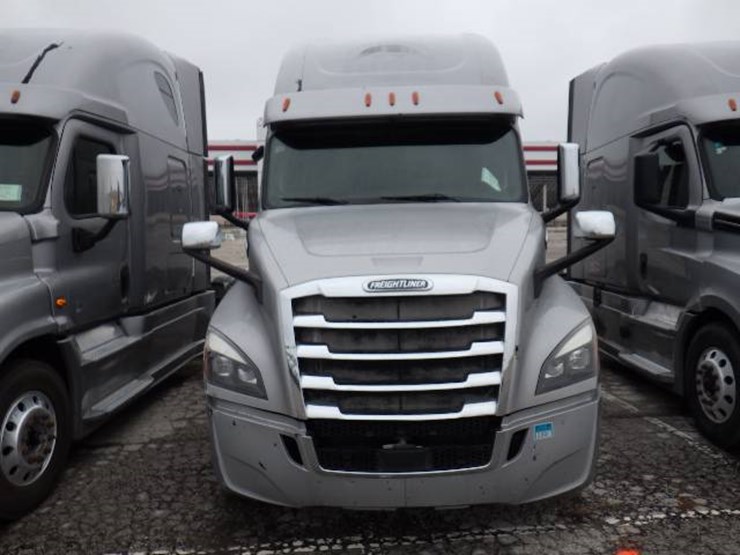 2019-freightliner-cascadia-126-image-2