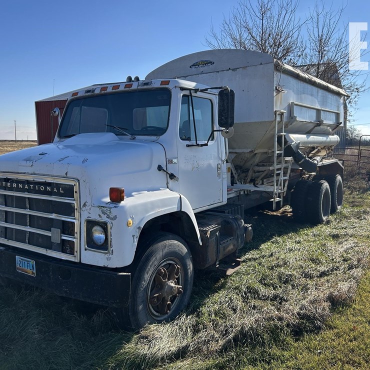 1986 INTERNATIONAL F2375