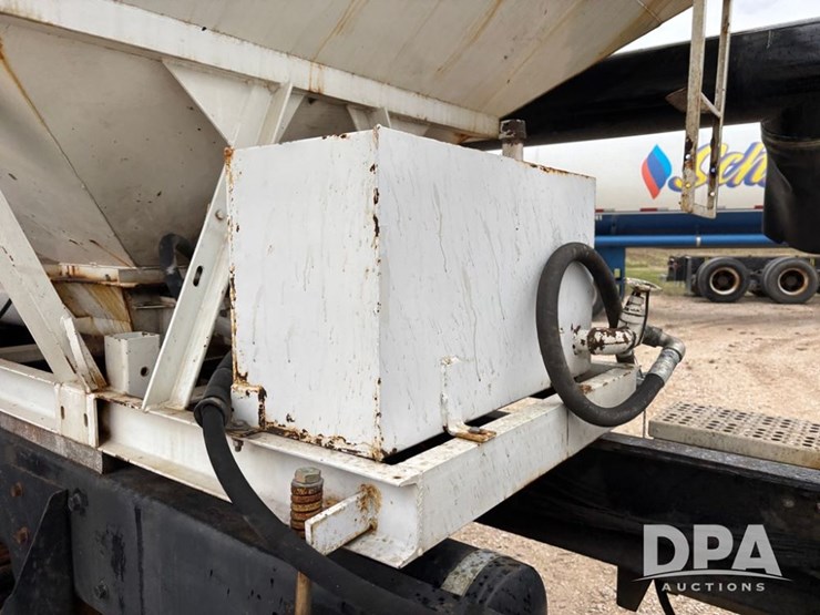 freightliner-fld112-image-63