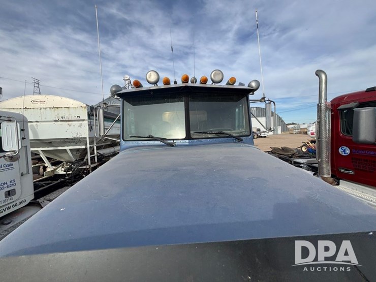 peterbilt-377-image-17