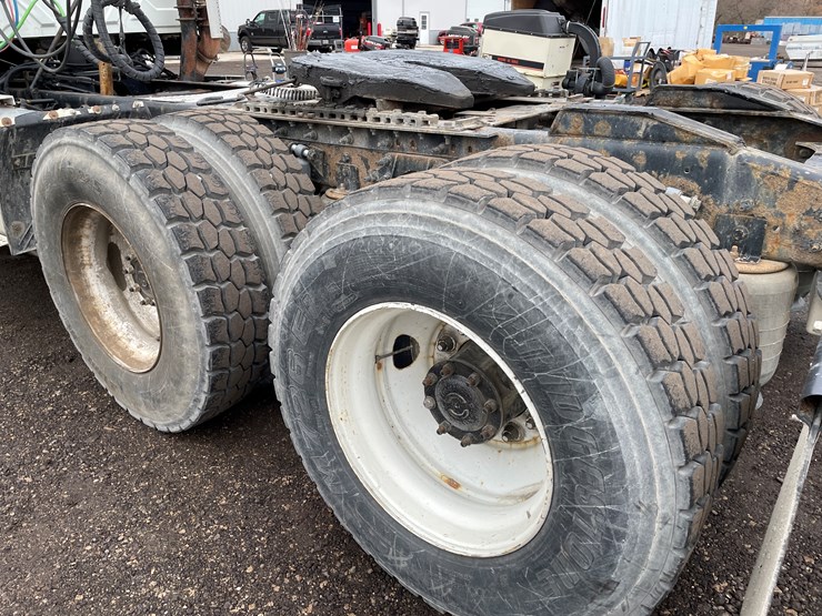 #1054-•-2015-international-tandem-axle-day-cab-semi-tractor-(has-wi-title)-image-23