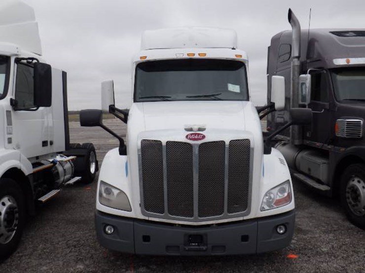 peterbilt-579-image-2
