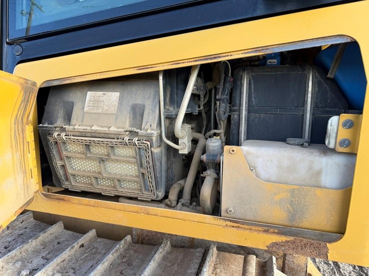 2019-caterpillar-d5k2-image-17