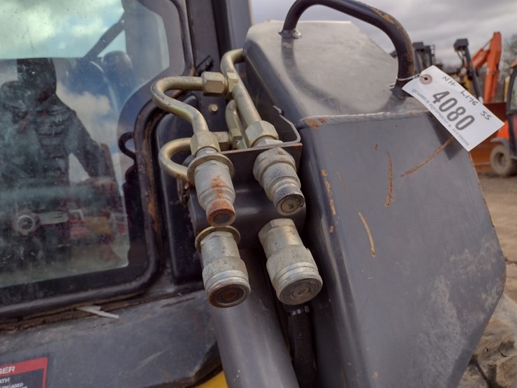 new-holland-l175-image-15