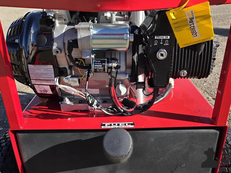 2025-magnum-4000-series-hot-water-pressure-washer-image-11