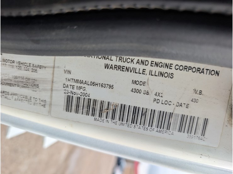 2005-international-durastar-4300-image-32