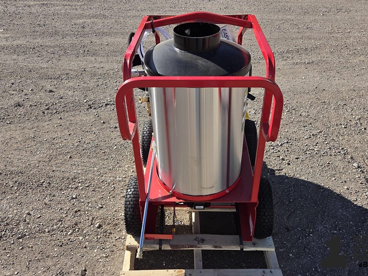 2025-magnum-4000-series-hot-water-pressure-washer-image-6