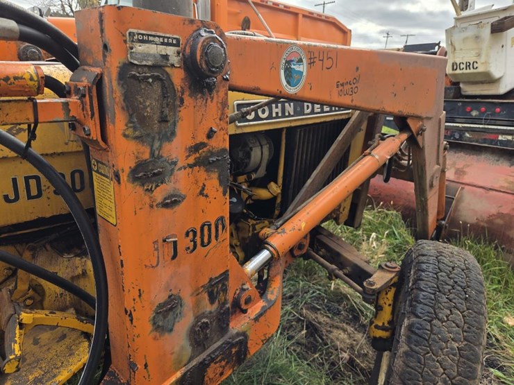john-deere-300-image-19
