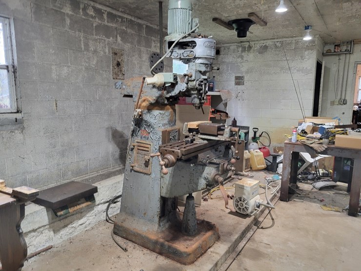 bridgeport-mill-w/phase-convertor-and-tools-image-6