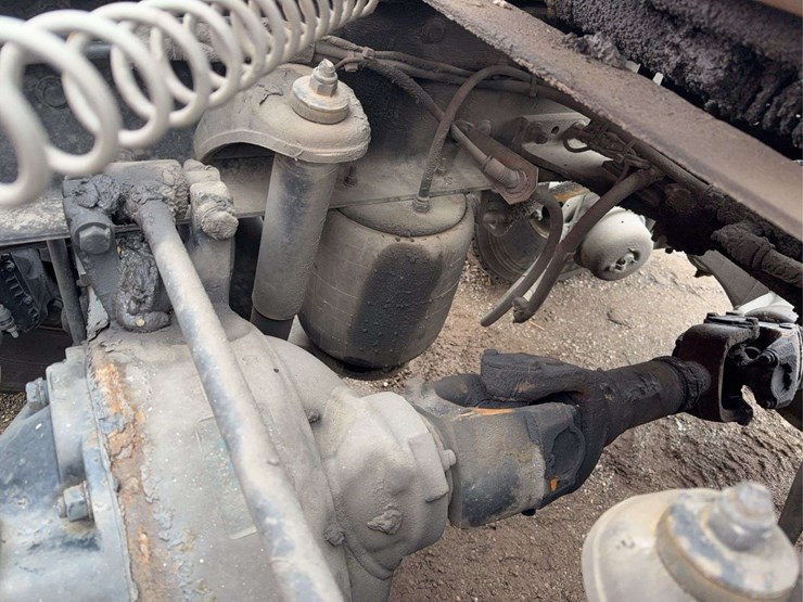 2019-peterbilt-579-image-23