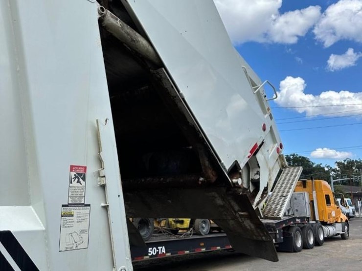 2015-mack-leu613-image-23