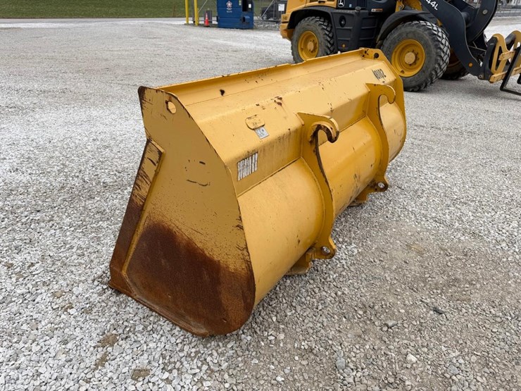 2020-deere-344l-image-31