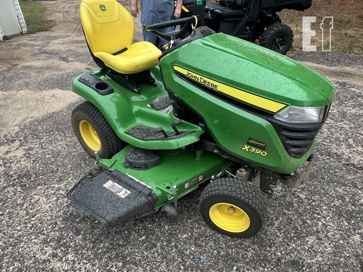 2025-john-deere-x390-image-4