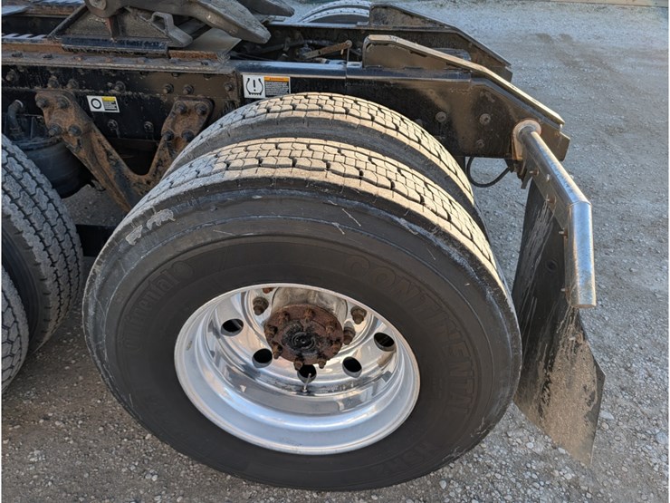 2020-kenworth-t680-image-13