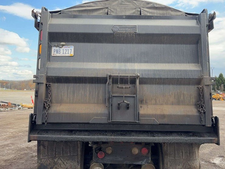 2017-kenworth-t880-image-29