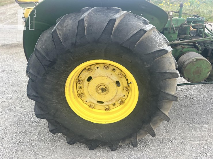 john-deere-830-image-29