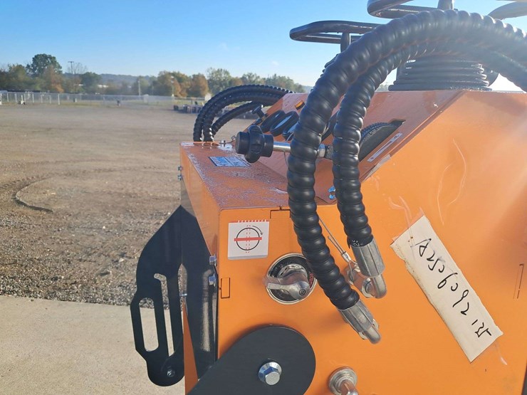 2025-landhero-mini-stand-on-skid-loader-image-8