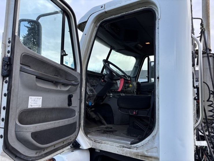 freightliner-s/a-truck-tractor-image-20