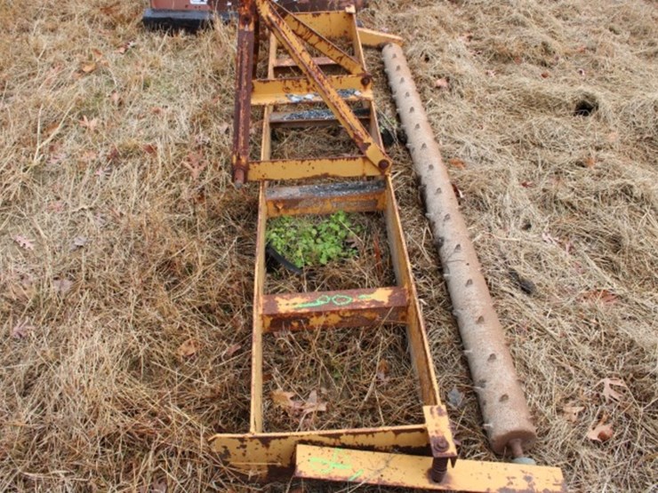 8'-scrape-with-round-rake-on-3-pt-hitch-image-2