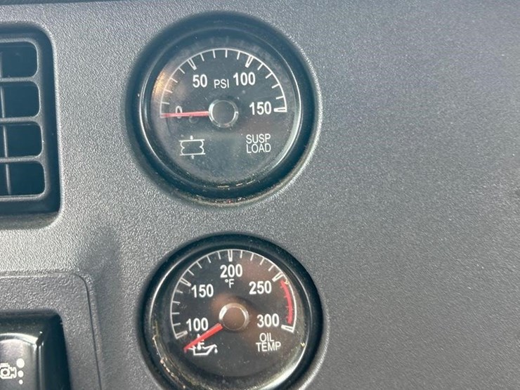 peterbilt-579-image-61