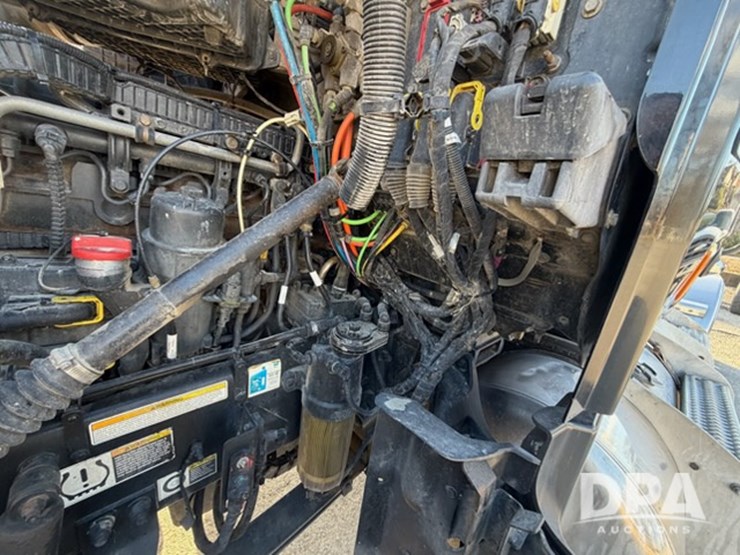 peterbilt-567-image-57