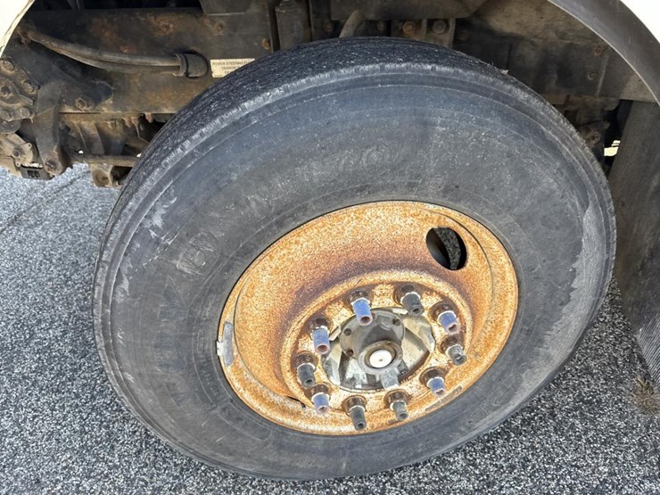 #1994-•-1999-volvo-day-cab-truck-tractor-image-74