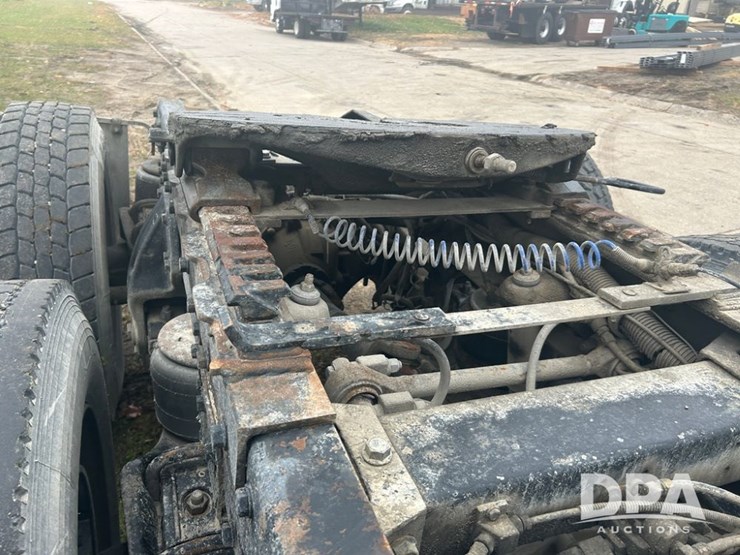 1999-peterbilt-379-image-32