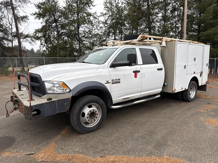 #1830-•-2015-ram-5500-4x4-service-truck-image-1