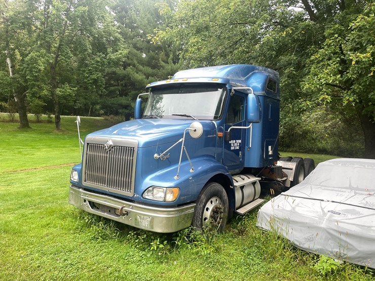 #210-•-2009-international-eagle-semi-tractor-(fall-creek,-wi)-(has-wi-title)-image-2
